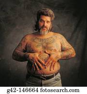 homem, com, tatoos, e, perfurando