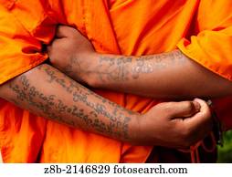 monge, com, tatoos, ligado, braços, Menglun, província yunnan, China.