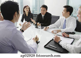 ejecutivos, teniendo, un, discusión, alrededor, mesa de conferencia