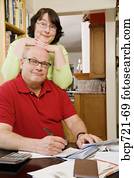 paar, betalend papiergeld