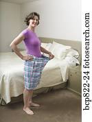 mujer, en, grande, calzoncillos, presumiendo, pérdida de peso