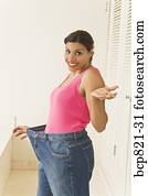 mujer feliz, en, pantalones grandes, presumiendo, pérdida de peso