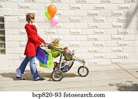 女, 押す, 女の赤ん坊, 中に, stroller