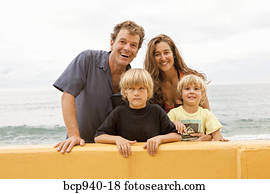 verticaal, van, ouders, met, jonge, zonen