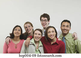 estudio, retrato, de, seis, multi-ethnic, colegas de trabajo, en, negocio ocasional, dress.