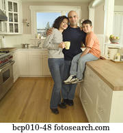 eltern, und, ihr, jung, sohn, in, dass, kitchen. eltern, und, ihr, jung, sohn, in, dass, kitchen.
