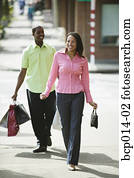 זוג צעיר, לטיל, ו, להביא, קניות, bags.