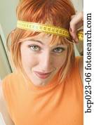 frau, mit, messendes klebeband, ungefähr, sie, kopf