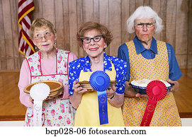 tres mujeres, con, premios, para, casero, pasteles