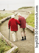 um, par ancião, para uma caminhada