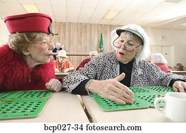 paar, van, vrouwen, spelend, bingo