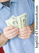 homem, segurando, moeda corrente americana