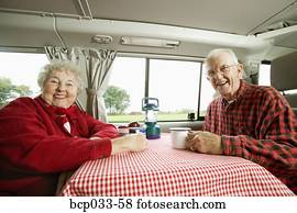 senior koppel, zitten samen, in, hun, bestelbus