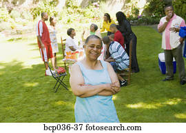 mulher feliz, em, um, verão, piquenique
