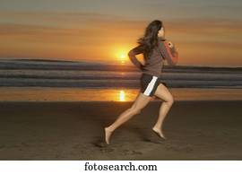 mulher jovem, executando, praia