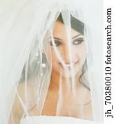 jovem, noiva, desgastar, um, vestido casamento, sorrindo