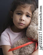 retrato menina, chorando, e, abraçando, urso teddy