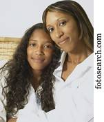 african american, 母親和女兒, 擁抱