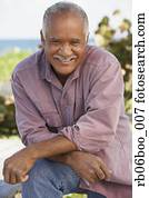 homem sênior, rir, ao ar livre