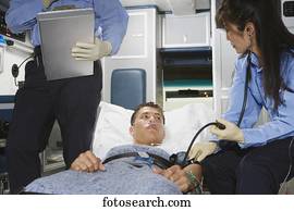 homem, em, ambulância, com, paramédico