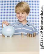 menino jovem, pôr, mudança, em, cofre