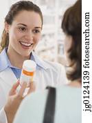 hispânico, femininas, farmacêutico, dar, medicação, para, cliente