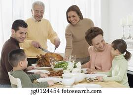multi-generational, família hispânica, comer, em, ação graças, tabela