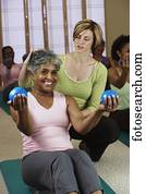 multi-ethnisch, frauen, in, üben klasse