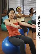 multi-étnico, mulheres, em, classe exercício