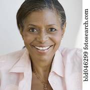 cicatrizarse, de, 3º edad, mujer americana africana, sonriente