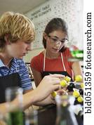 macho fêmea, adolescentes, em, classe ciência