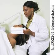 mulher africana, recebendo, spa, tratamento facial