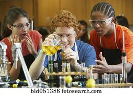 multi-étnico, teenaged, estudantes, em, classe ciência