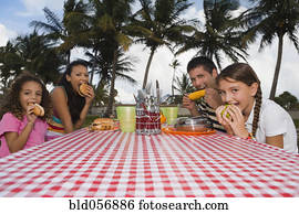 família hispânica, comer, em, tabela piquenique