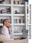 afrikanischer amerikanischer mann, unterhaltung zelle telefon