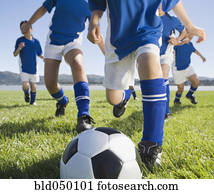 crianças asian, futebol jogando