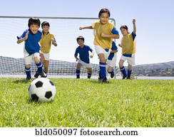 multi-étnico, jogar crianças, futebol