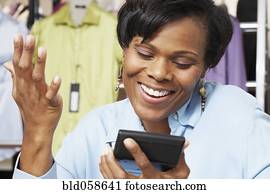 mulher africana, olhar, calculadora