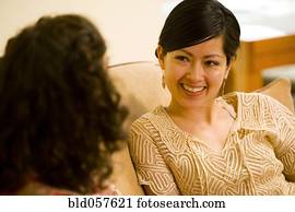 mulher asian, conversa, amigo