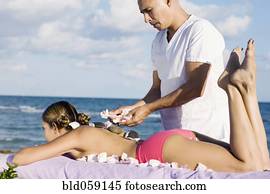 mulher hispânica, recebendo, tratamento spa