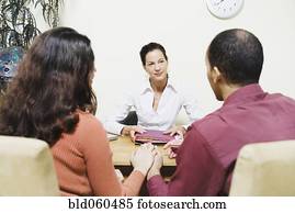 raça misturada, executiva, conversa, clientes