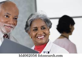 zwei, afrikanisch, doktoren, sprechen, gemeinsam