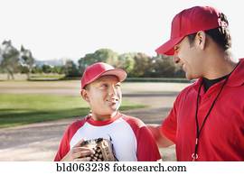 hispânico, jogador basebol, e, treinador, falando