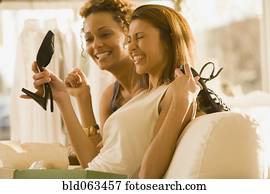 multi-ethnisch, frauen, schuheinkaufen