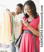 אישה אפריקנית, מסירת מסרים של טקסט, ב, פלאפון, ב, קנה