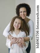 raça misturada, mãe filha, abraçando