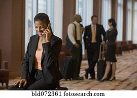 afrikanisch, geschäftsfrau, unterhaltung zelle telefon