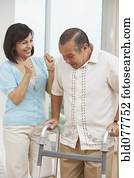 hispanic frau, aufpassen, ehemann, gebrauch, gehhilfe