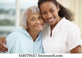 african american, 護士, 擁抱, 高級婦女