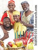 americano africano, multi-generational, família, em, roupa tradicional